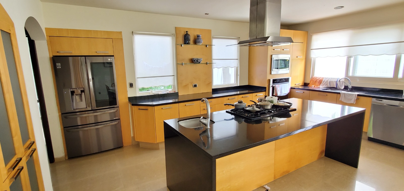 Isla y cubierta de cocina instalada por Pietra Santa en Durango